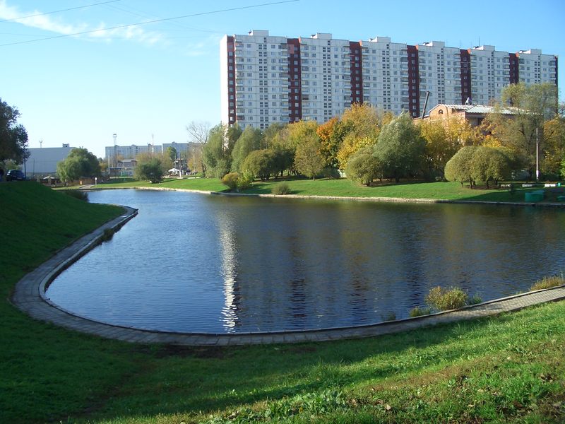 Площадь западного троекуровского пруда